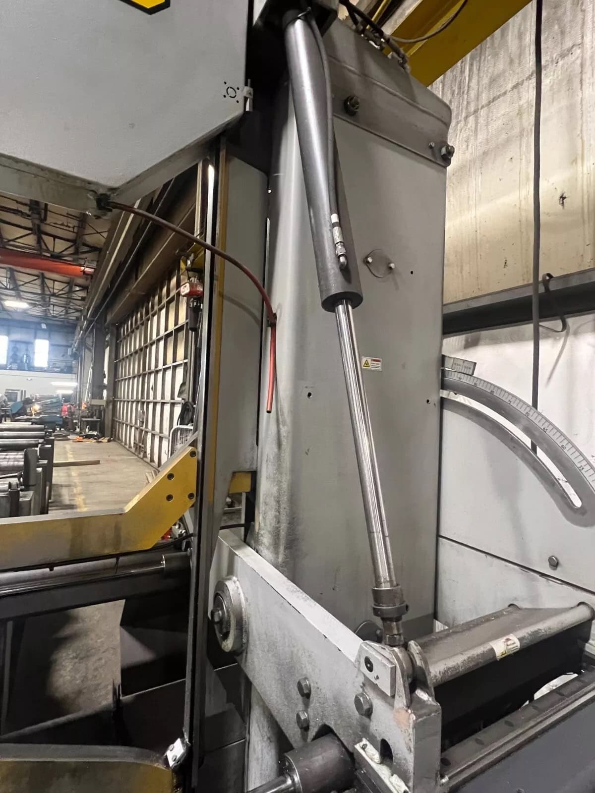 30" x 25" Hydmech V-25 Auto Vertical Band Saw, 2013 - Image 13