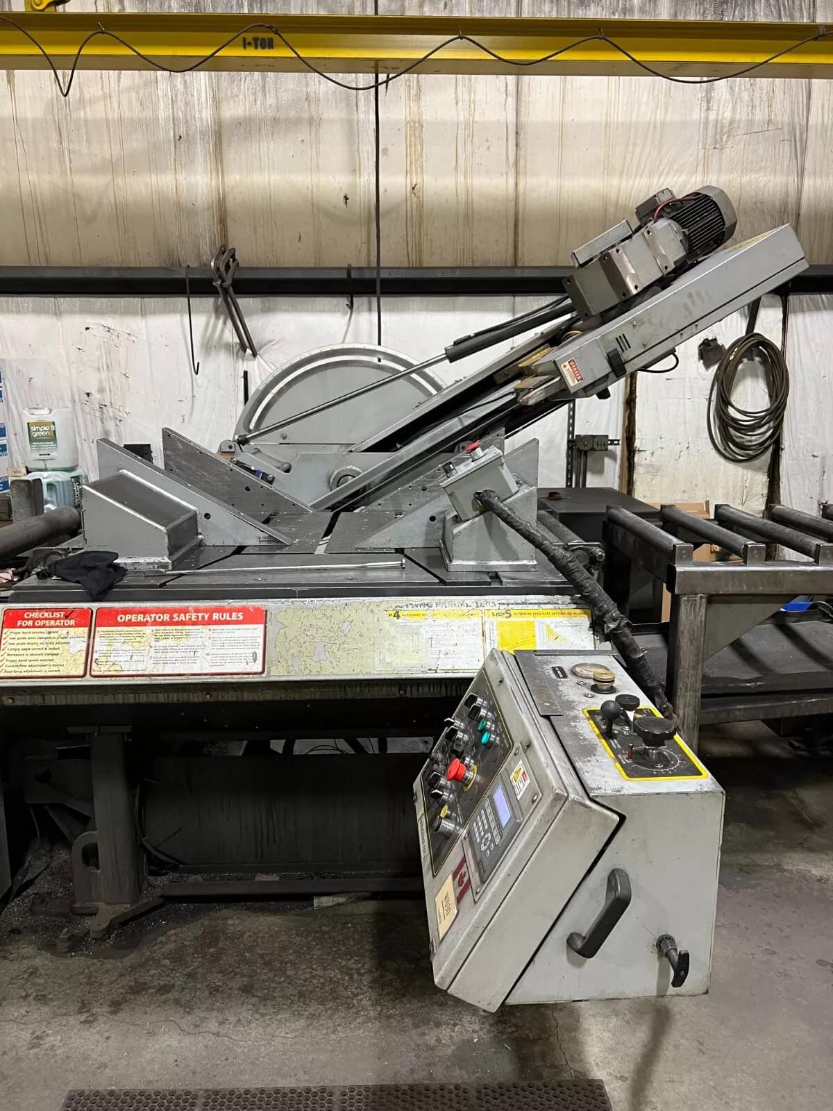30" x 25" Hydmech V-25 Auto Vertical Band Saw, 2013 - Image 17