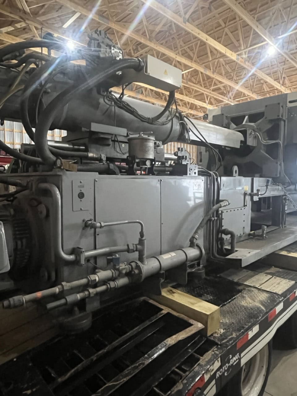 350 Ton 38.2 Oz Shot Sumitomo SH350C Injection Molding Machine, 1998 - Extremely Low Usage - Image 3