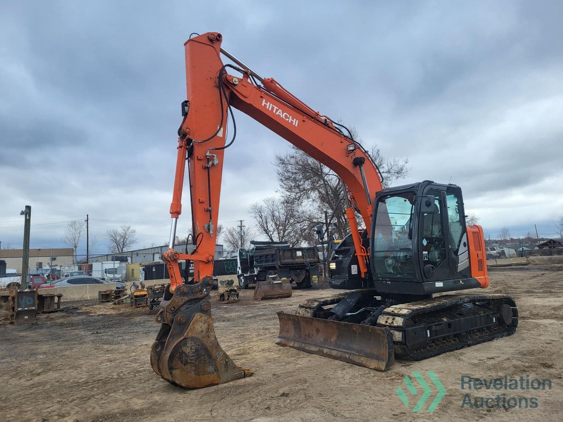 2015 hitachi zx135 us-5n excavator with blade 2015 hitachi zx135 us-5n excavator with blade