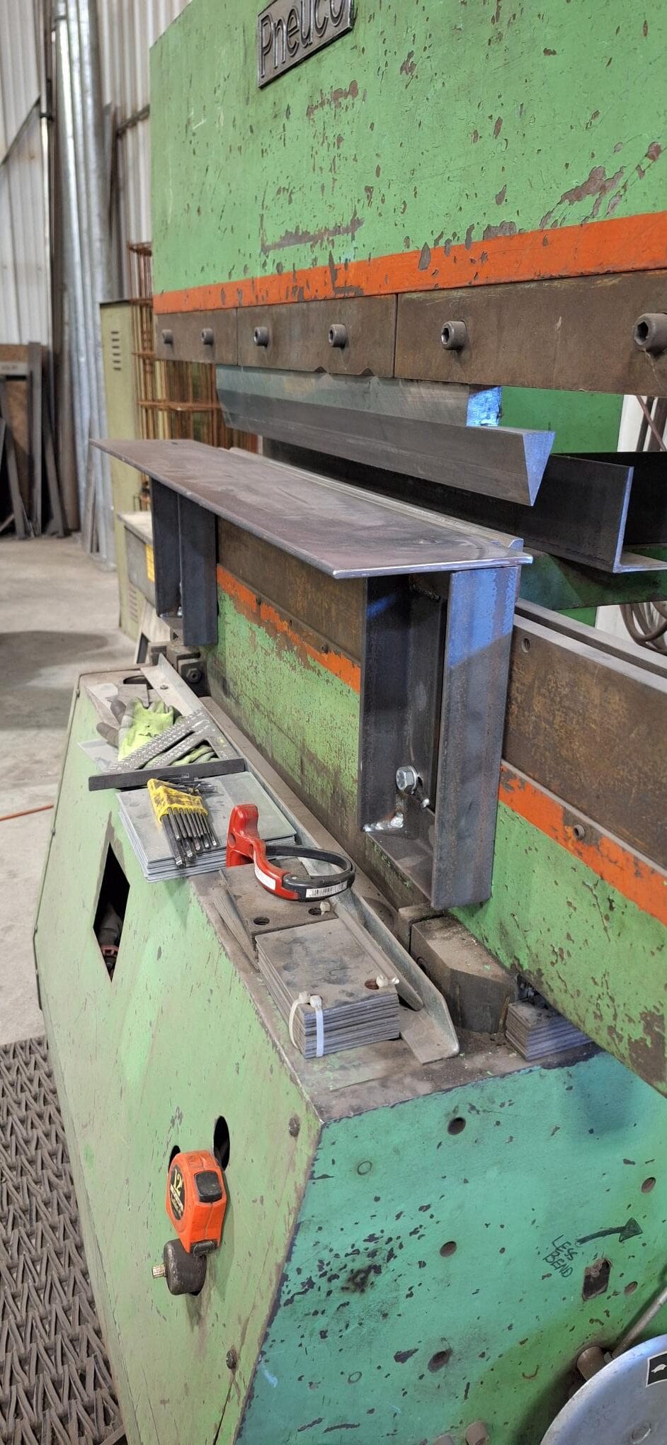 35 Ton x 4' Pneuco V4-35 Pneumatic Press Brake - Image 4