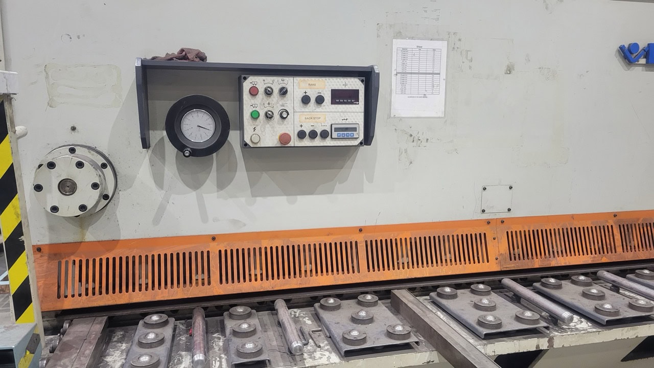 1/2" x 10' LVD CS 31/13 Shear, 2009 - In Excellent Condition - Image 3