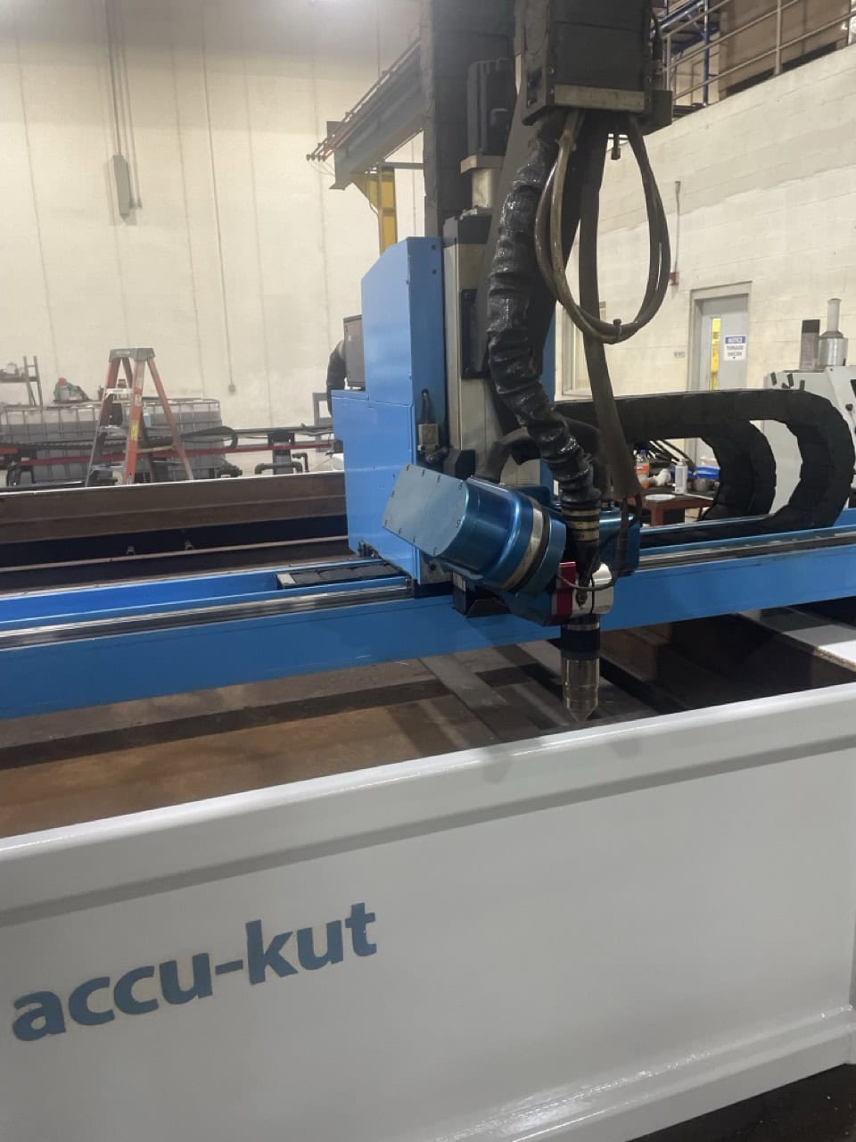 8' x 12' AKS Accu-Kut 5-Axis Plasma Cutter System, 2022 - HyperTherm XPR300, Beveling Head, Water Table, 300 Amp - Image 3