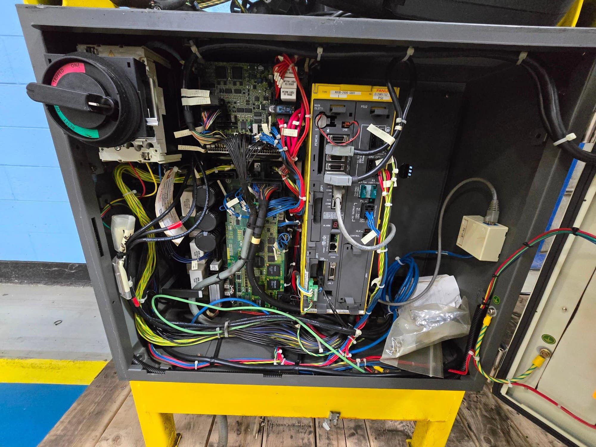 FANUC M-710iC/50 Type A05B-1125-B201 Robot, 2012 -Pendant & Power Supply R30IB - Image 4