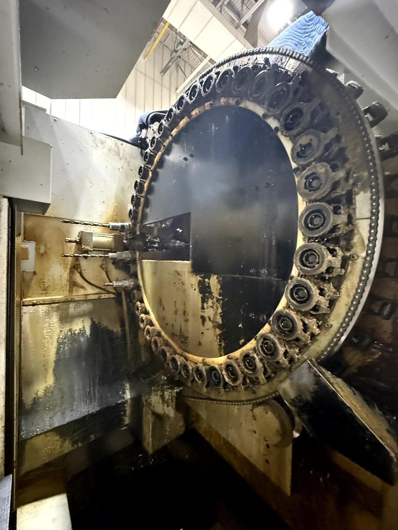 Mori Seiki NHX4000 400mm CNC HMC, 2012 - ChipBlaster Coolant Filtration System, Chip Conveyor, Tooling - Image 6