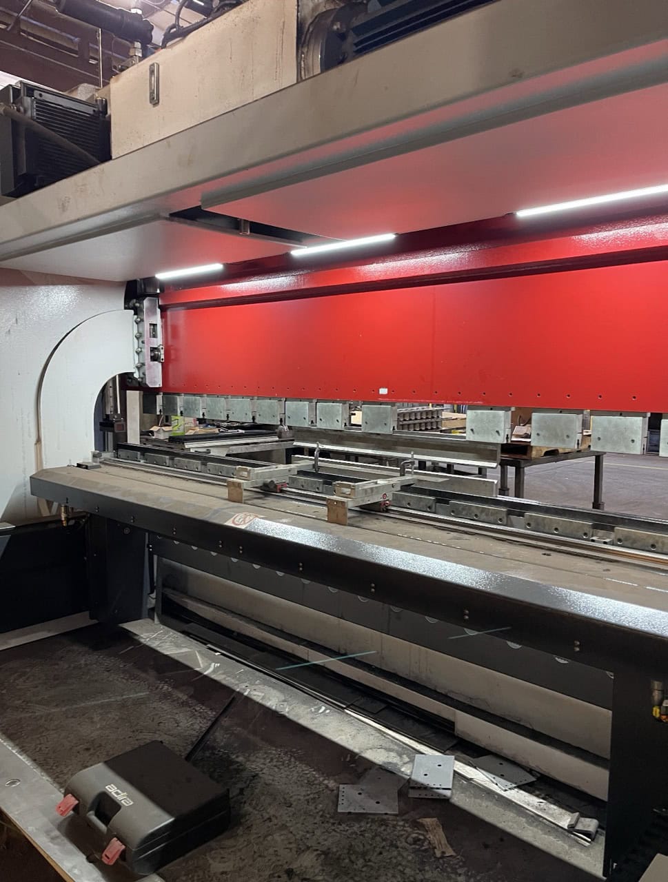 242 Ton x 13' ADIRA Press Brake PA22040, 2021 - Tooling Included - Image 7