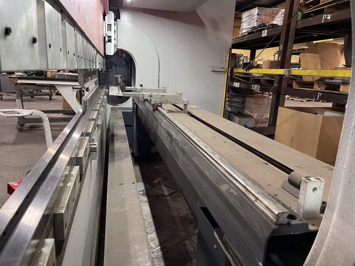 242 Ton x 13' ADIRA Press Brake PA22040, 2021 - Tooling Included - Image 9