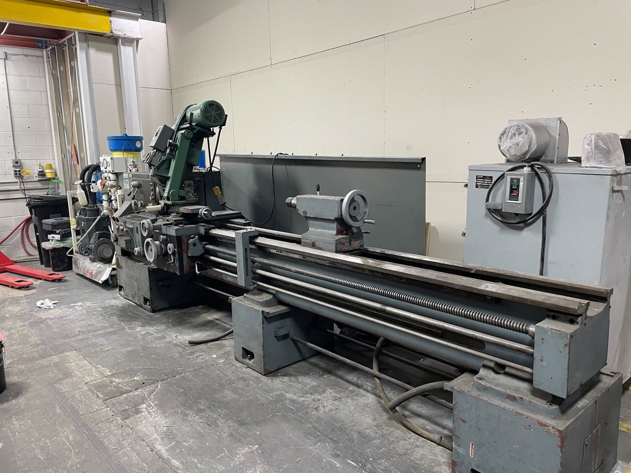 20" x 98" Tarnow Tuj 50 x 3000 Engine Lathe, 1978 - Grinding Attachment