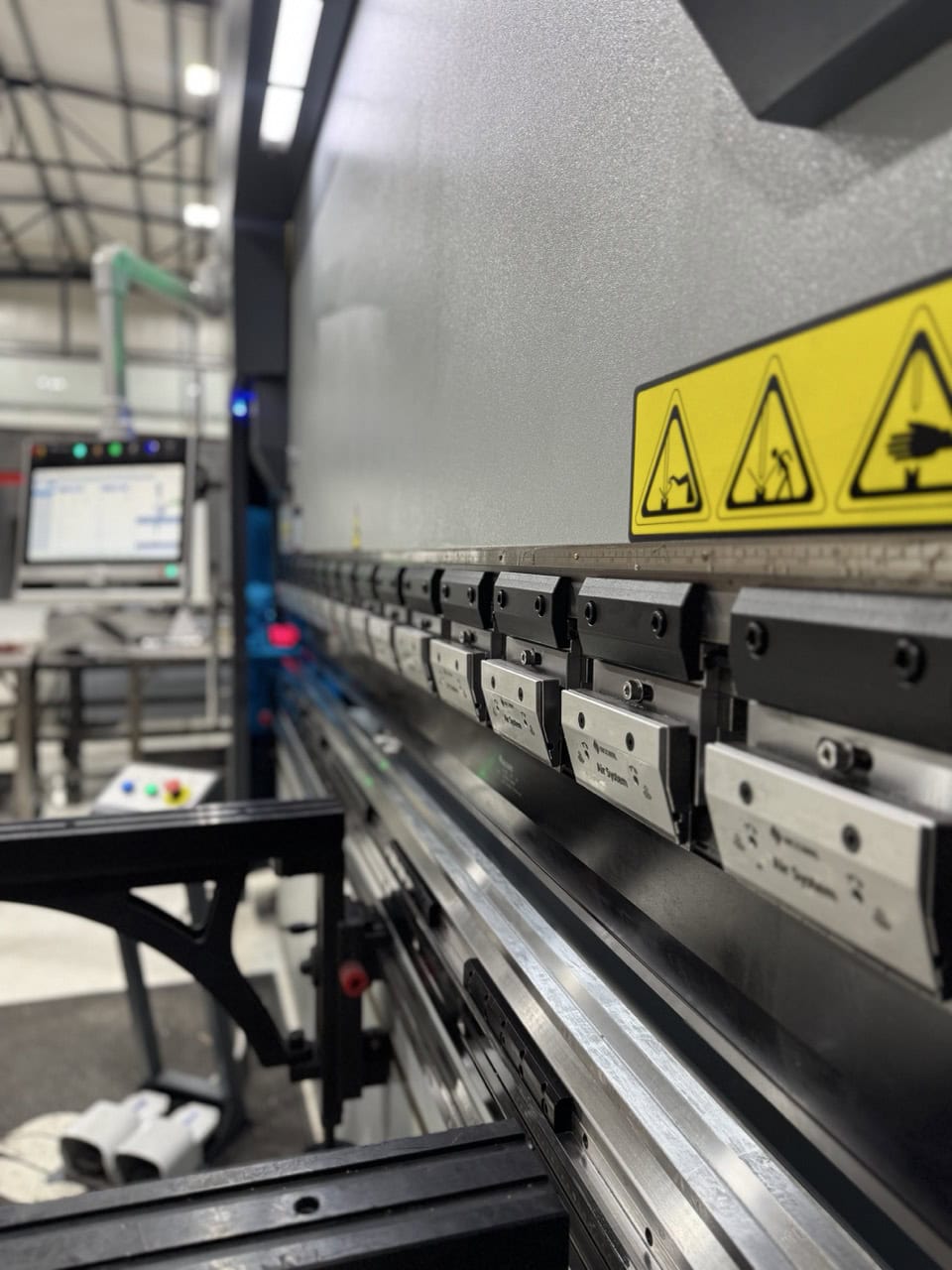 150 x 10' Ton Accurl Master CNC Press Brake, 2025 - 6+1 - Image 5
