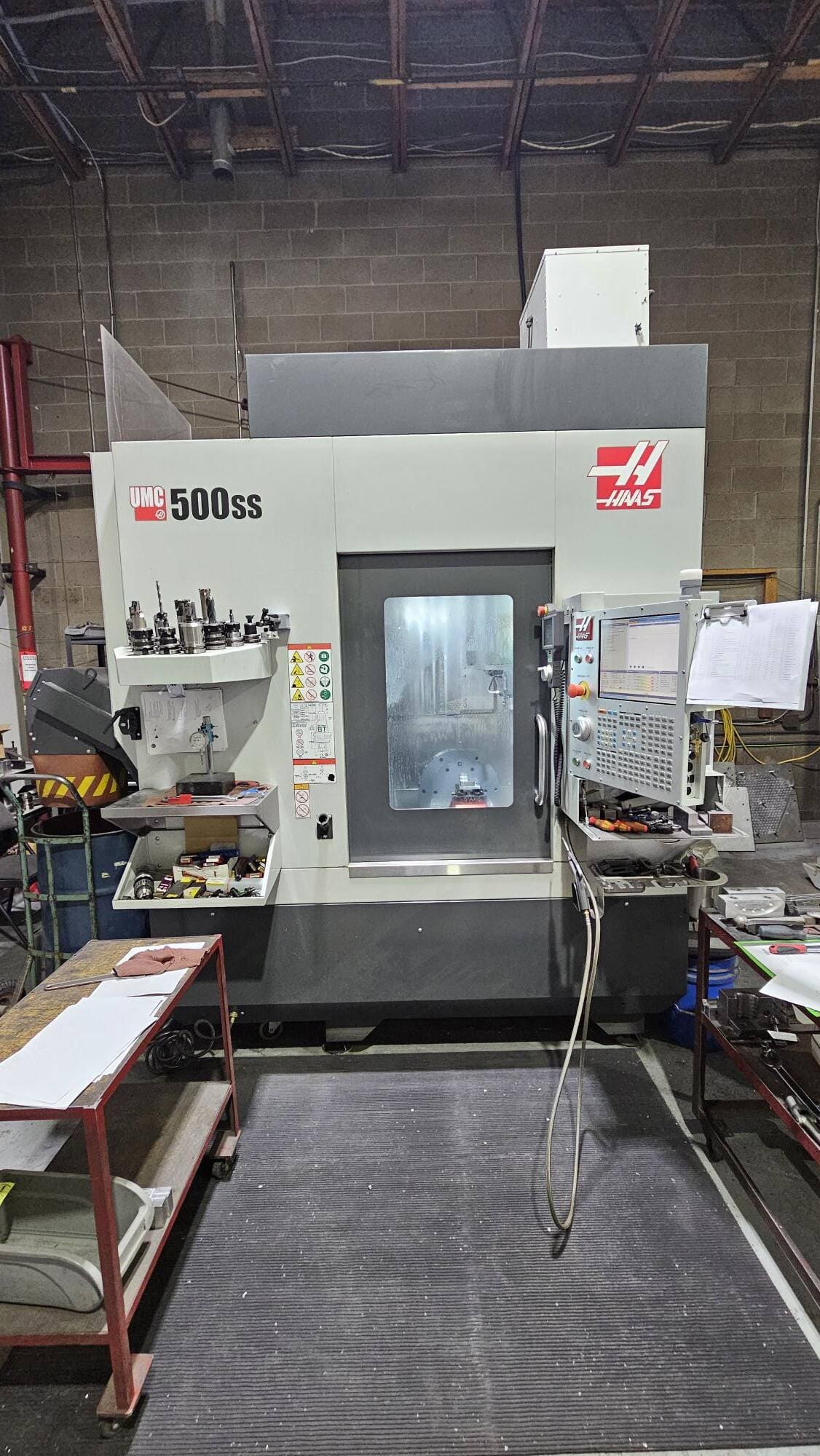 Haas UMC-500SS, 2021 - Through Spindle Coolant, Mist Extractor, Chip Conveyor