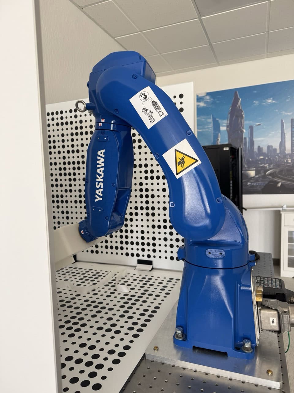 Yaskawa Motoman YR-1-06VX8-A00 Industrial Robot, 2019 - 6 Axis