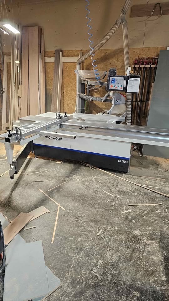 Ironwood SL300 Sliding Table Saw, 2023 - Full Length Bridge Clamp