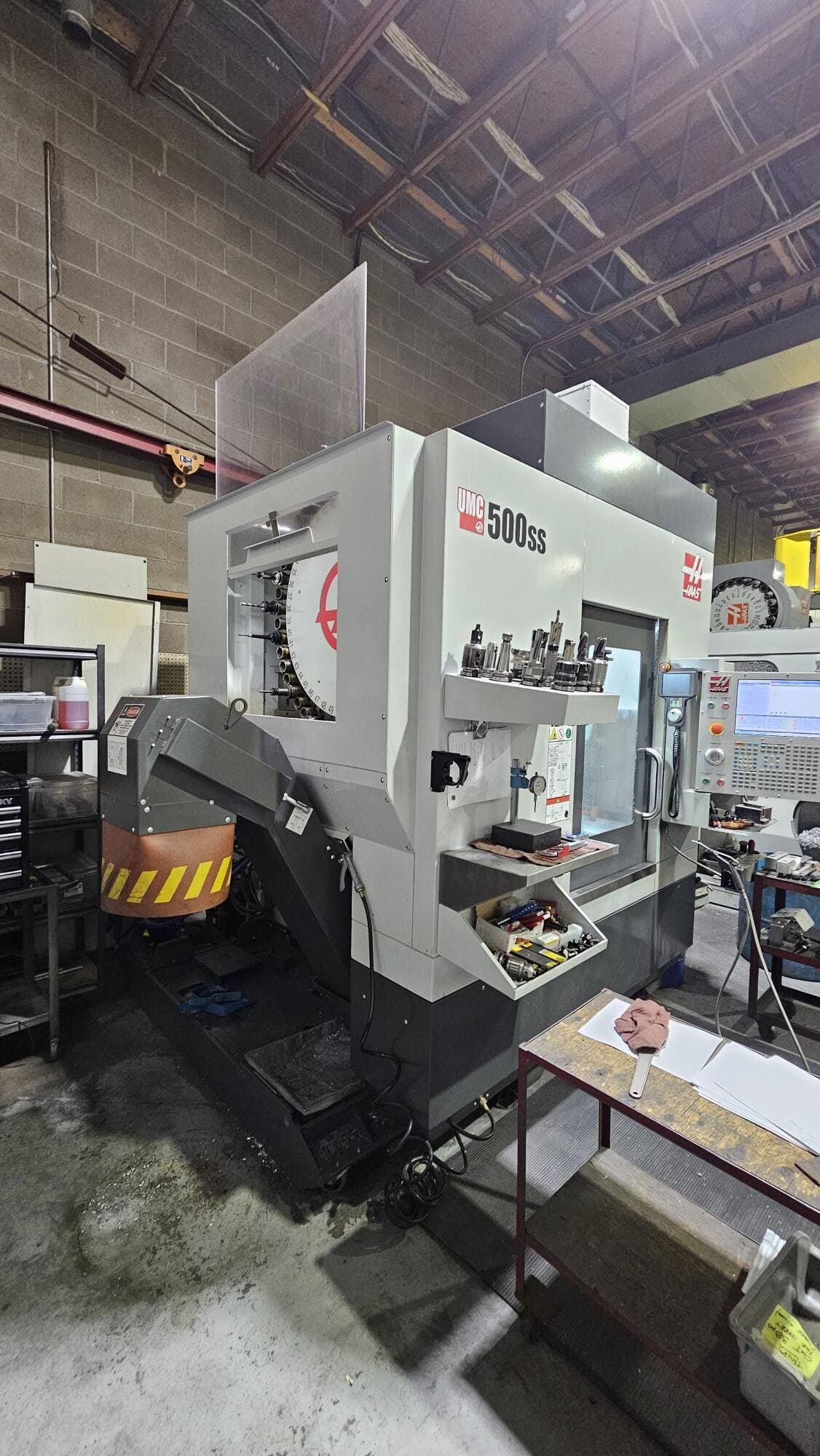 Haas UMC-500SS, 2021 - Through Spindle Coolant, Mist Extractor, Chip Conveyor - Image 2