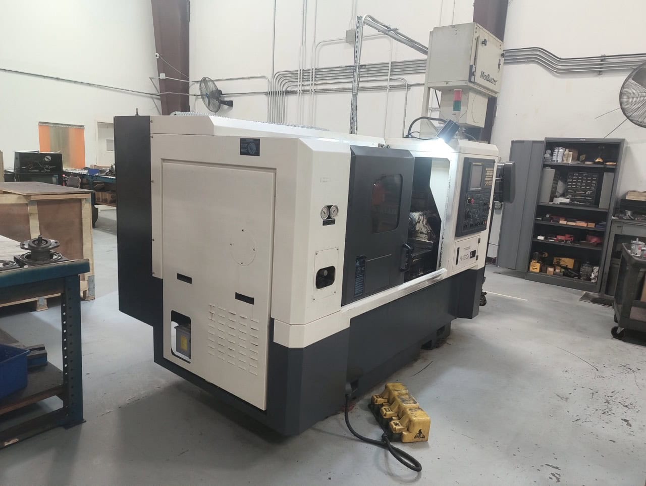 Hwacheon Hi-Tech 200A CNC Lathe, 2009 - Fanuc Oi-TC Control, Mist Buster, Chip Conveyor and Tailstock - Image 2
