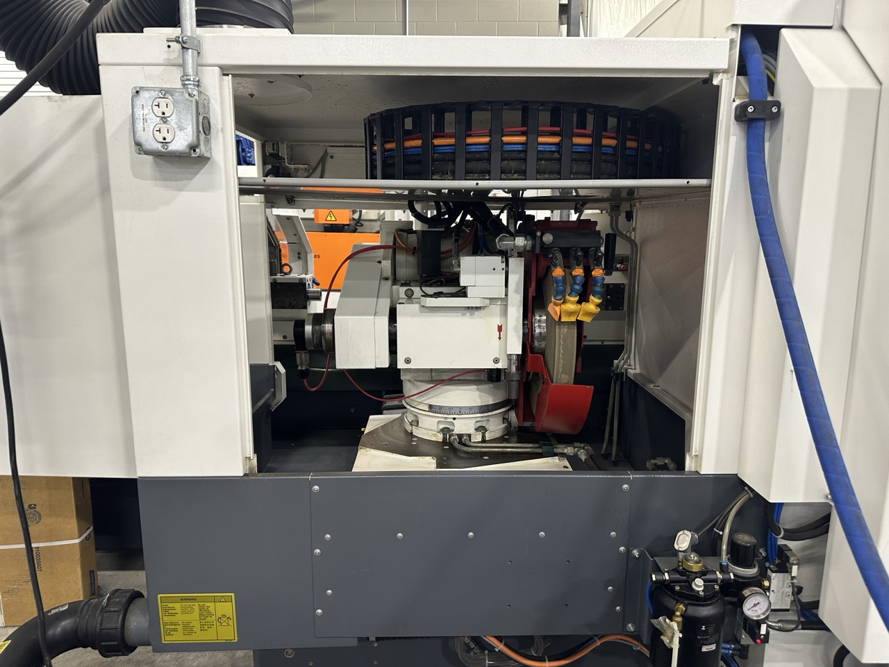 Studer Favorit CNC Cylindrical Grinder, 2017 - LOW HOURS, Fanuc Control - Image 4