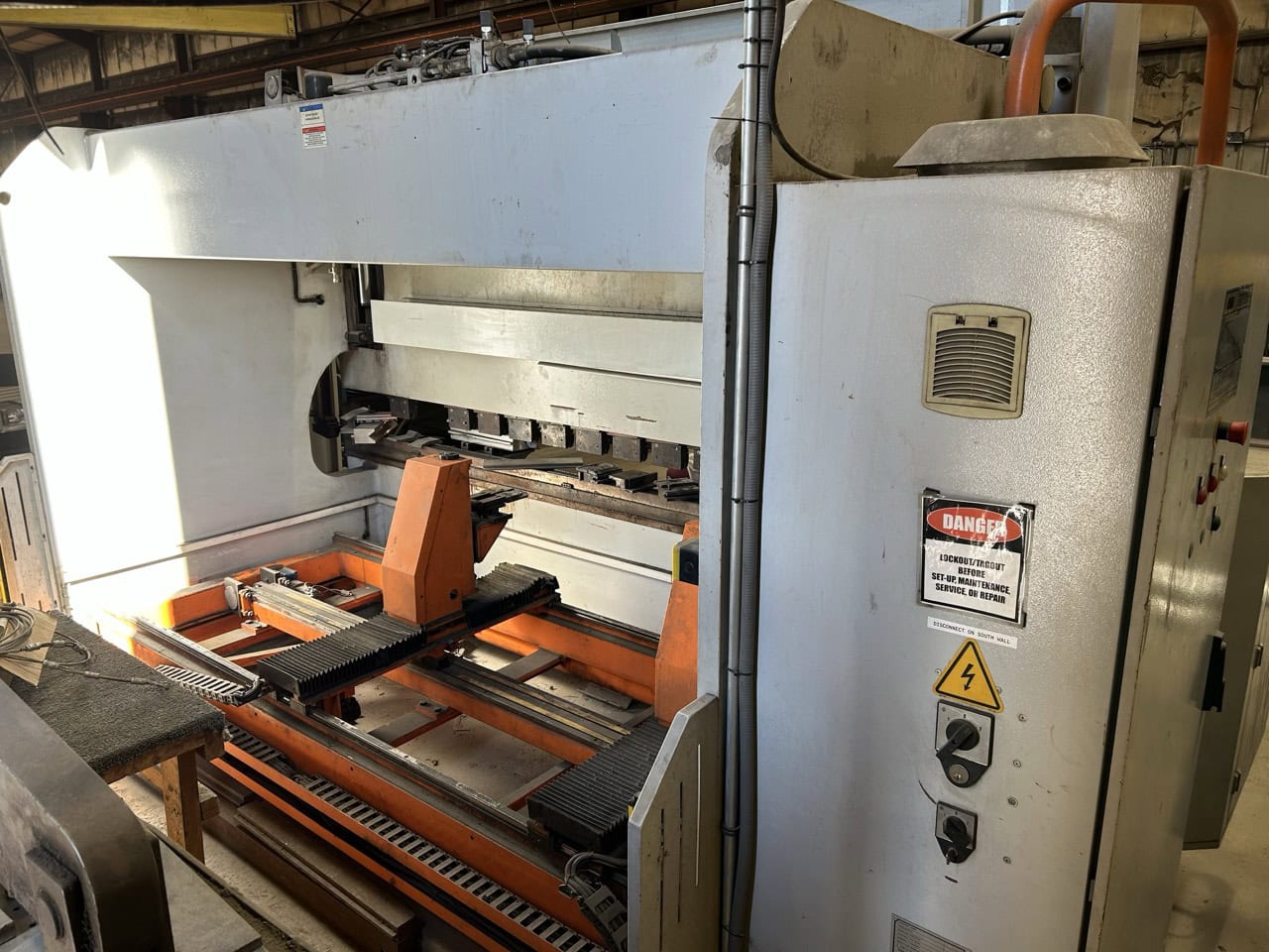 193 Ton x 12' Ermak Speed Bend CNC Press Brake, 2012-6 axis back gauge - Image 4