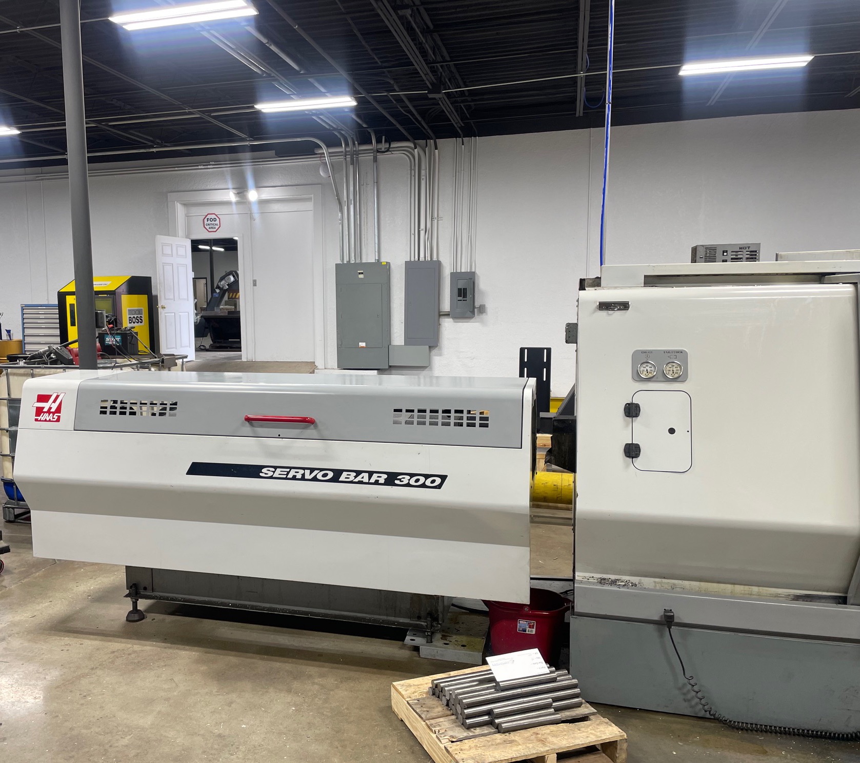 Haas SL-20T CNC Lathe, 2006 - Barfeed, Chip Conveyor, - Image 6