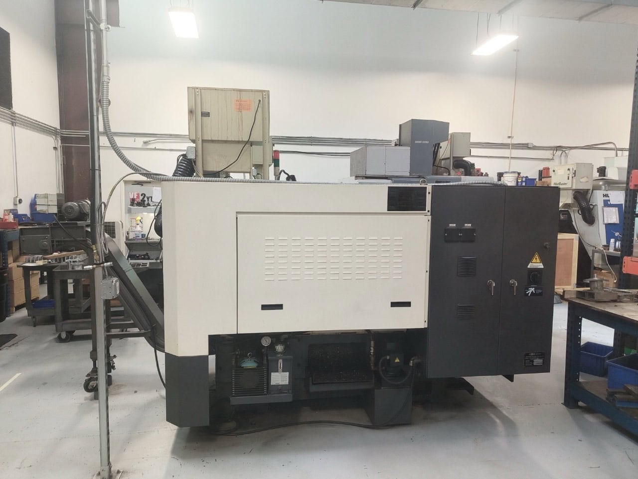 Hwacheon Hi-Tech 200A CNC Lathe, 2009 - Fanuc Oi-TC Control, Mist Buster, Chip Conveyor and Tailstock - Image 7