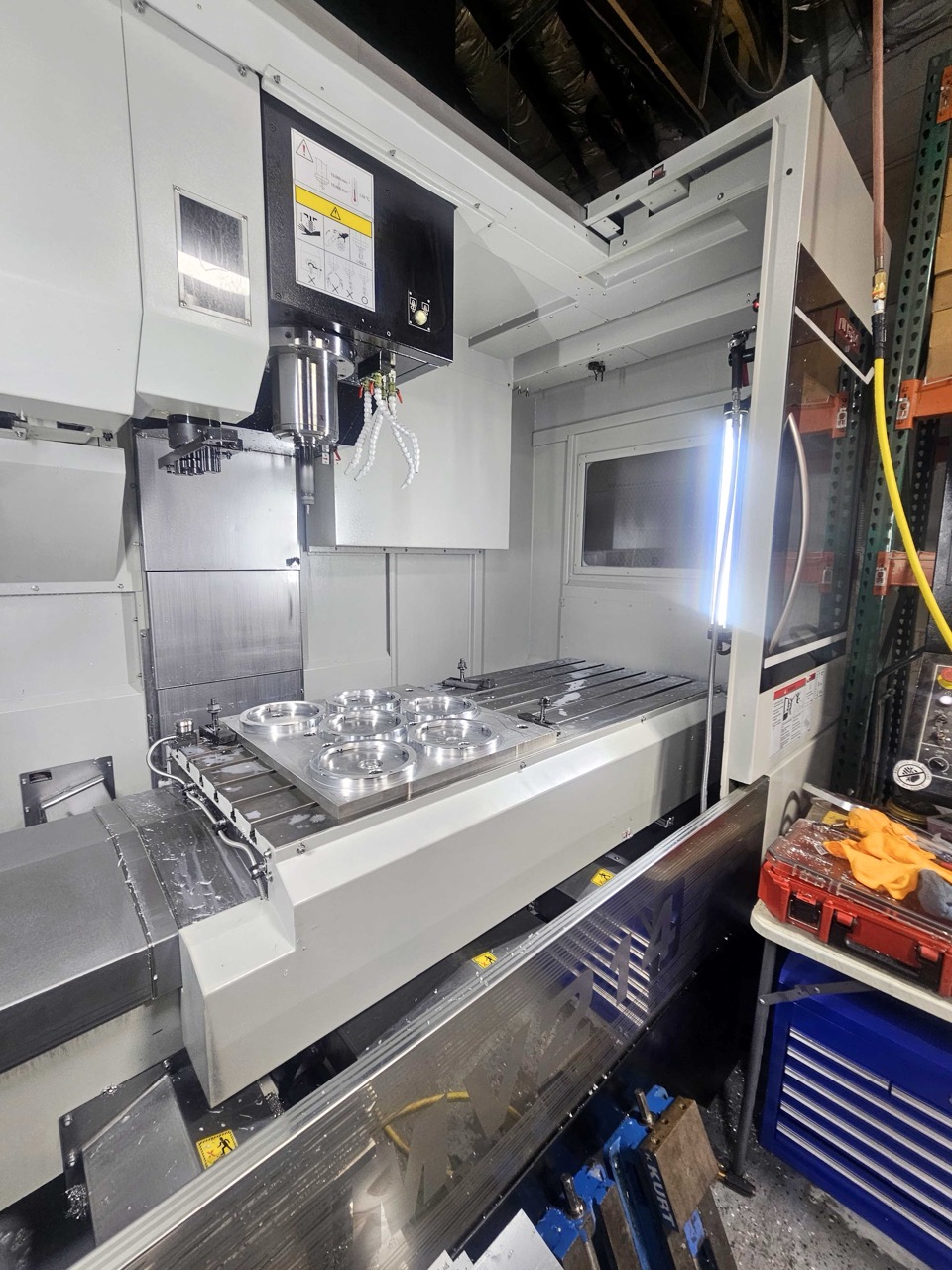 Quaser MV214 VMC, 2022 - 15K Spindle, Probing, TSC, 4th Axis Wired, Fanuc, LOW Hours - Image 3