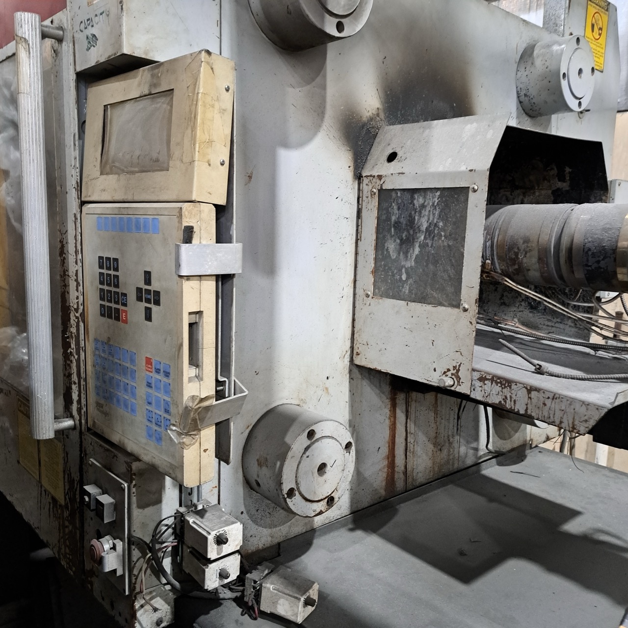 300 Ton, 30 oz Van Dorn 300 RS-30F-HT Injection Molding Machine, 1993 - Image 3