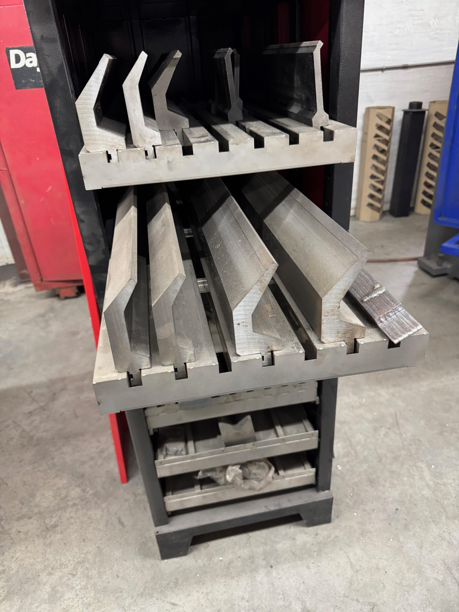 220ton x 10' Prima, Hydraulic Press Brake, 2023 - Delem DA-53T Control, Tooling, Low Usage - Image 3