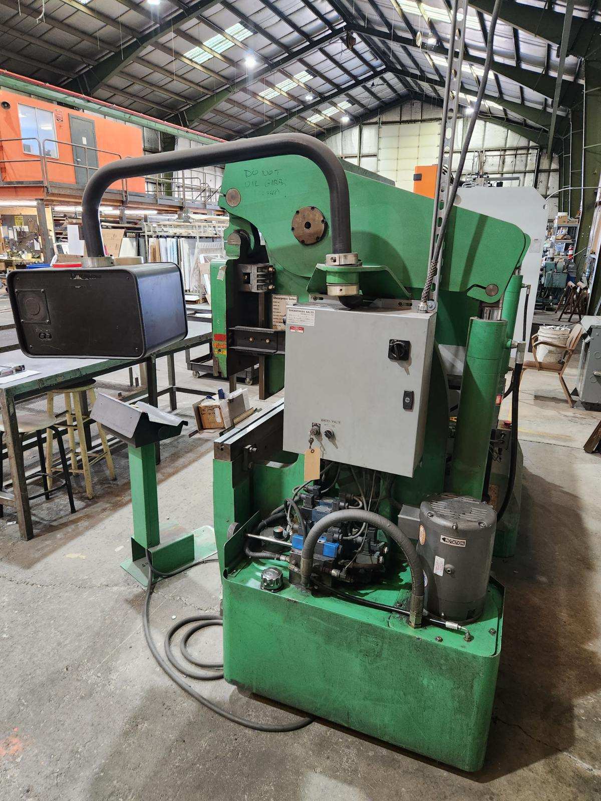 100 Ton x 10' Accurpress 710010 CNC Press Brake, 1996 - Image 3
