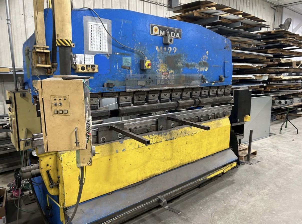100 Ton x 10' Amada RG-100 Hydraulic Press Brake, 1984 - Image 4