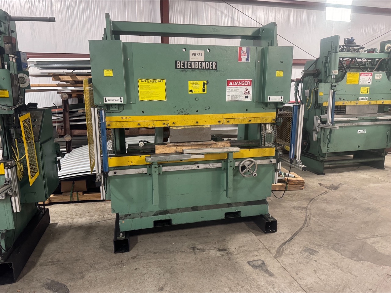 70 Ton x 6' Betenbender Press Brake, 1995 - Manual Backguage, Light Curtains