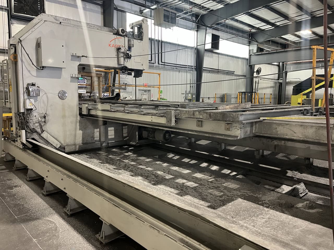 79" x 220" Kasto BBS U8x20 Semi-Automatic Vertical Bandsaw, 2016 - Infinitely Variable Bandsaw Blade Speed