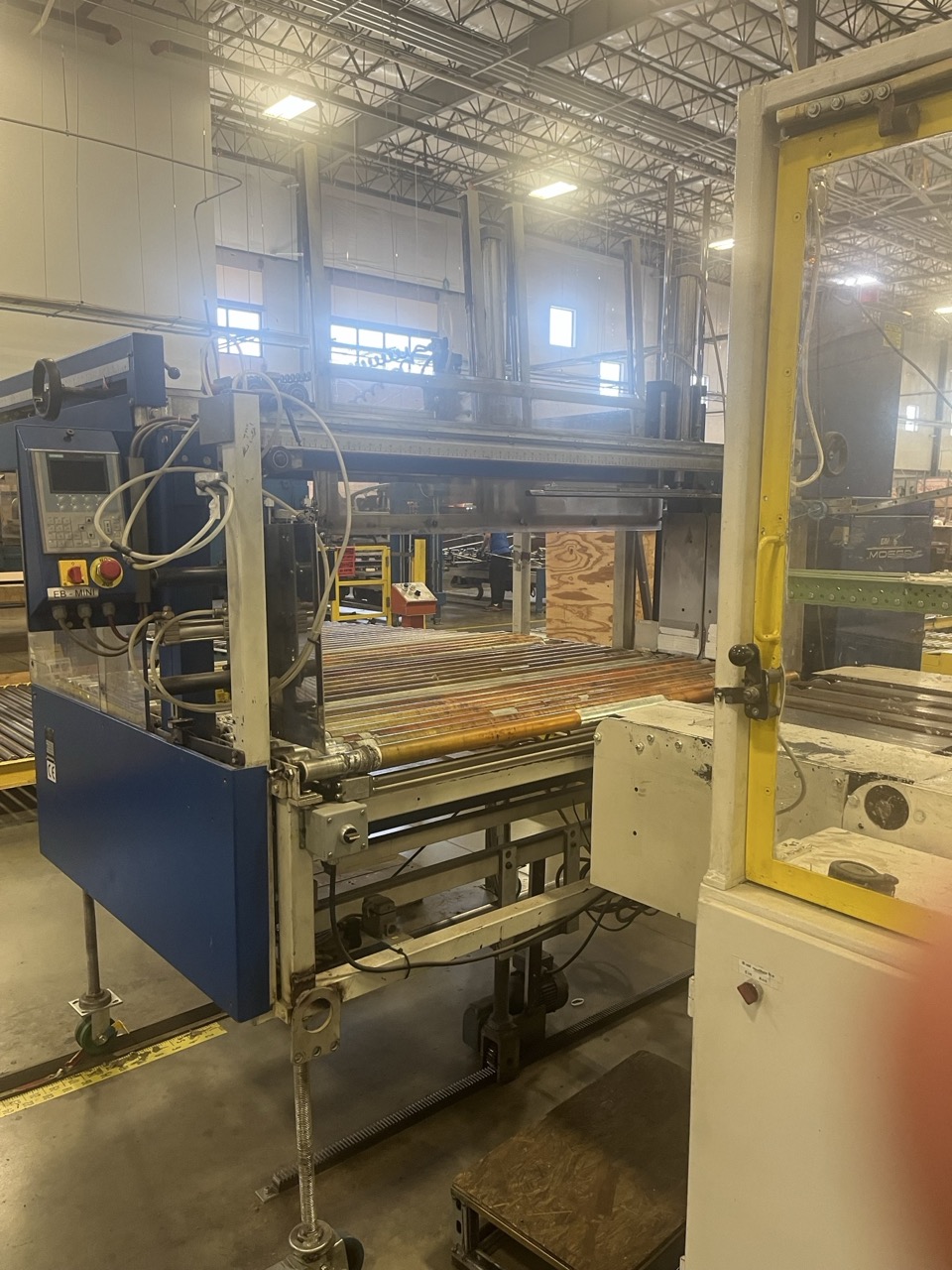 Emba 160 Flexo Folder Gluer, 1985 - Main Feeder Vacuum Pump Needs Replacing - Image 10