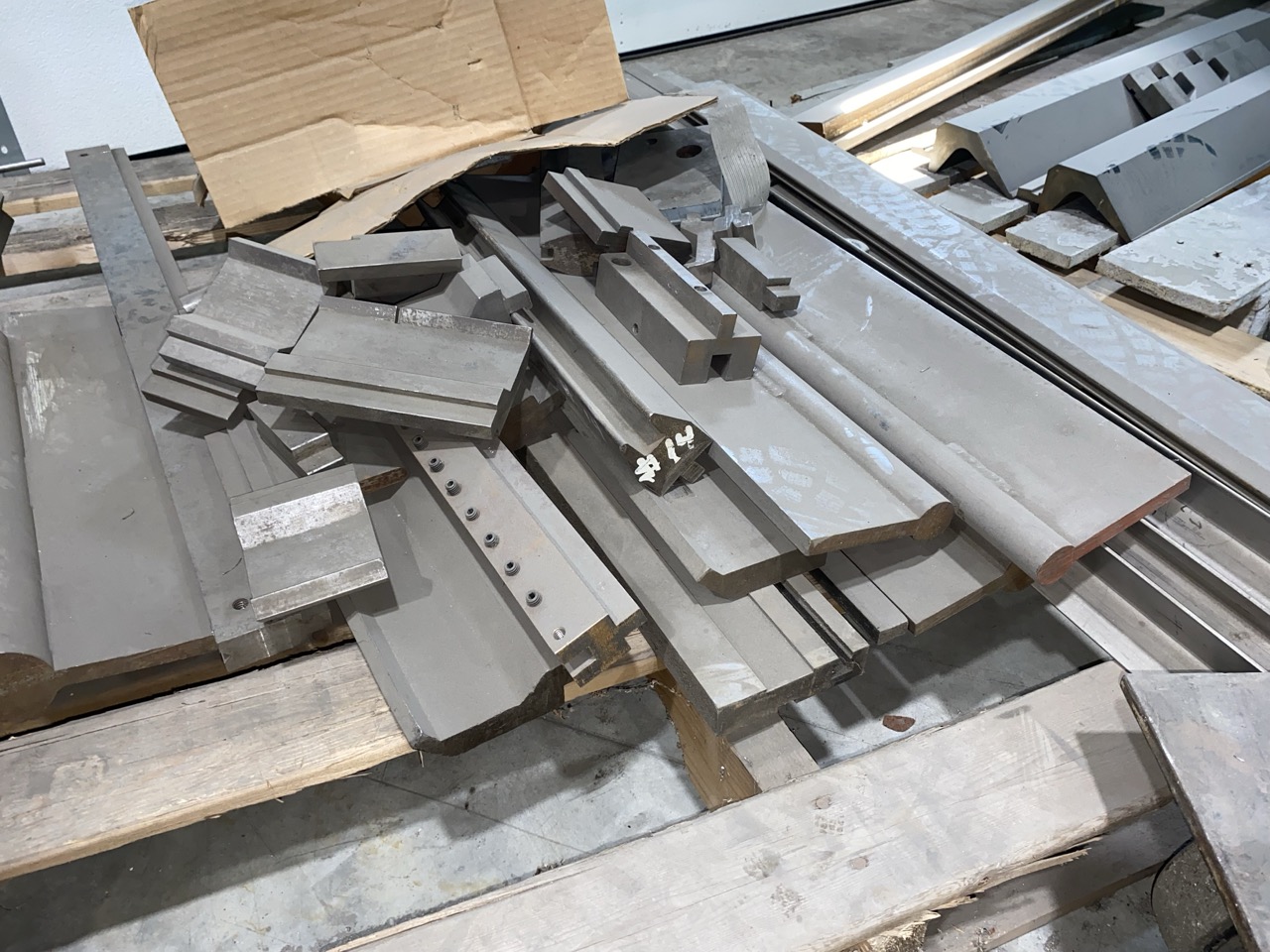 175 Ton x 12' Piranha CNC Press Brake 17512, CNC Backguage, Tooling Included - Image 11