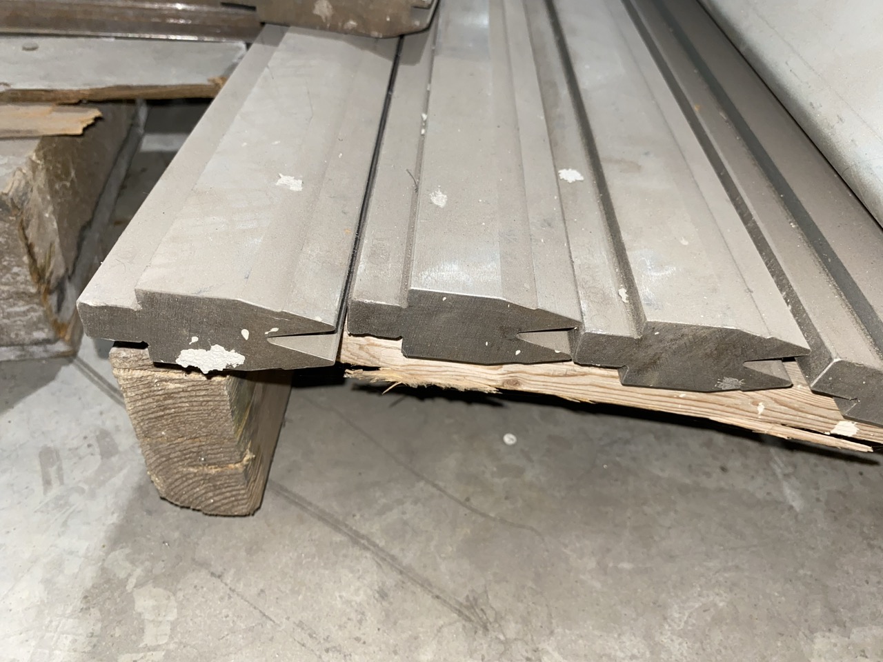 175 Ton x 12' Piranha CNC Press Brake 17512, CNC Backguage, Tooling Included - Image 13