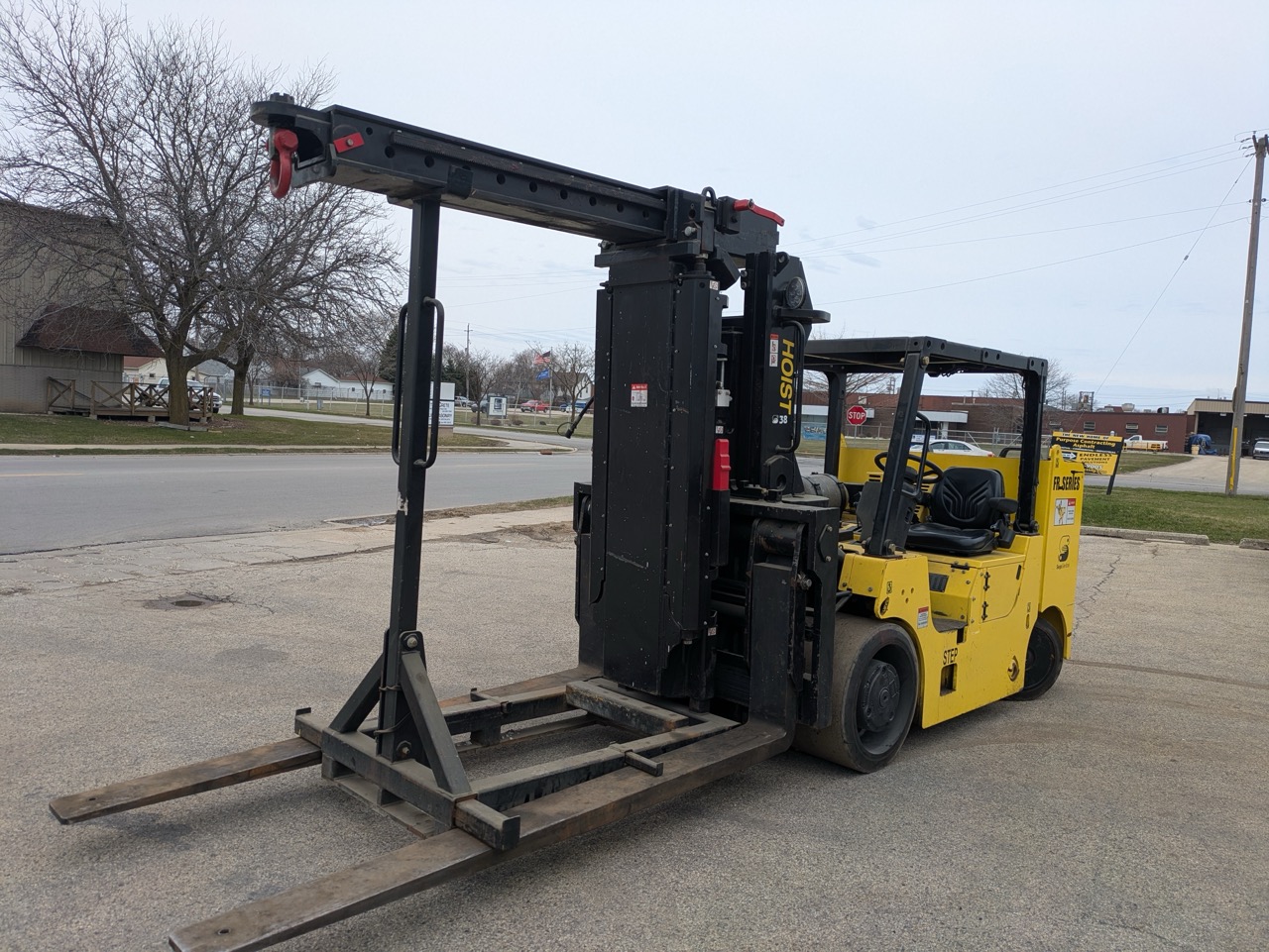 35,000lb Hoist Versalift Forklift, 2021 - Image 2