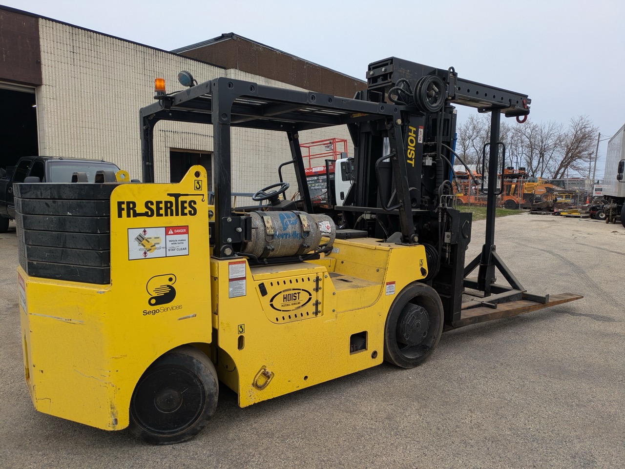 35,000lb Hoist Versalift Forklift, 2021 - Image 3