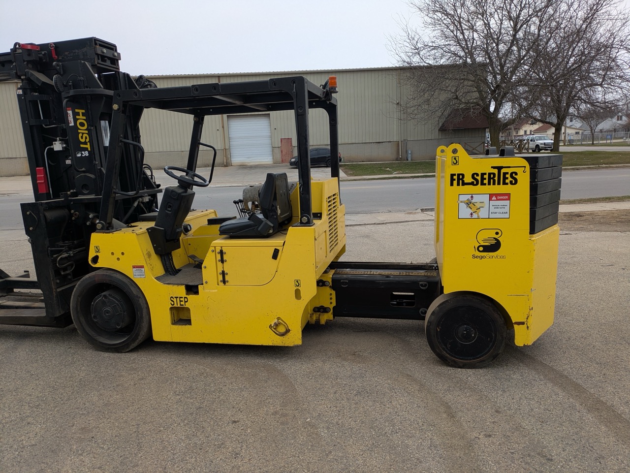 35,000lb Hoist Versalift Forklift, 2021 - Image 4