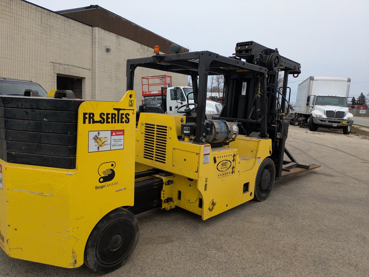 35,000lb Hoist Versalift Forklift, 2021 - Image 6