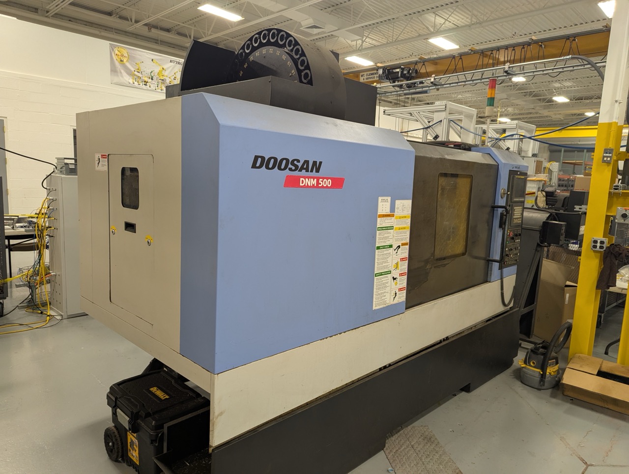 Doosan DNM500 VMC, 2008 - Chip Conveyor