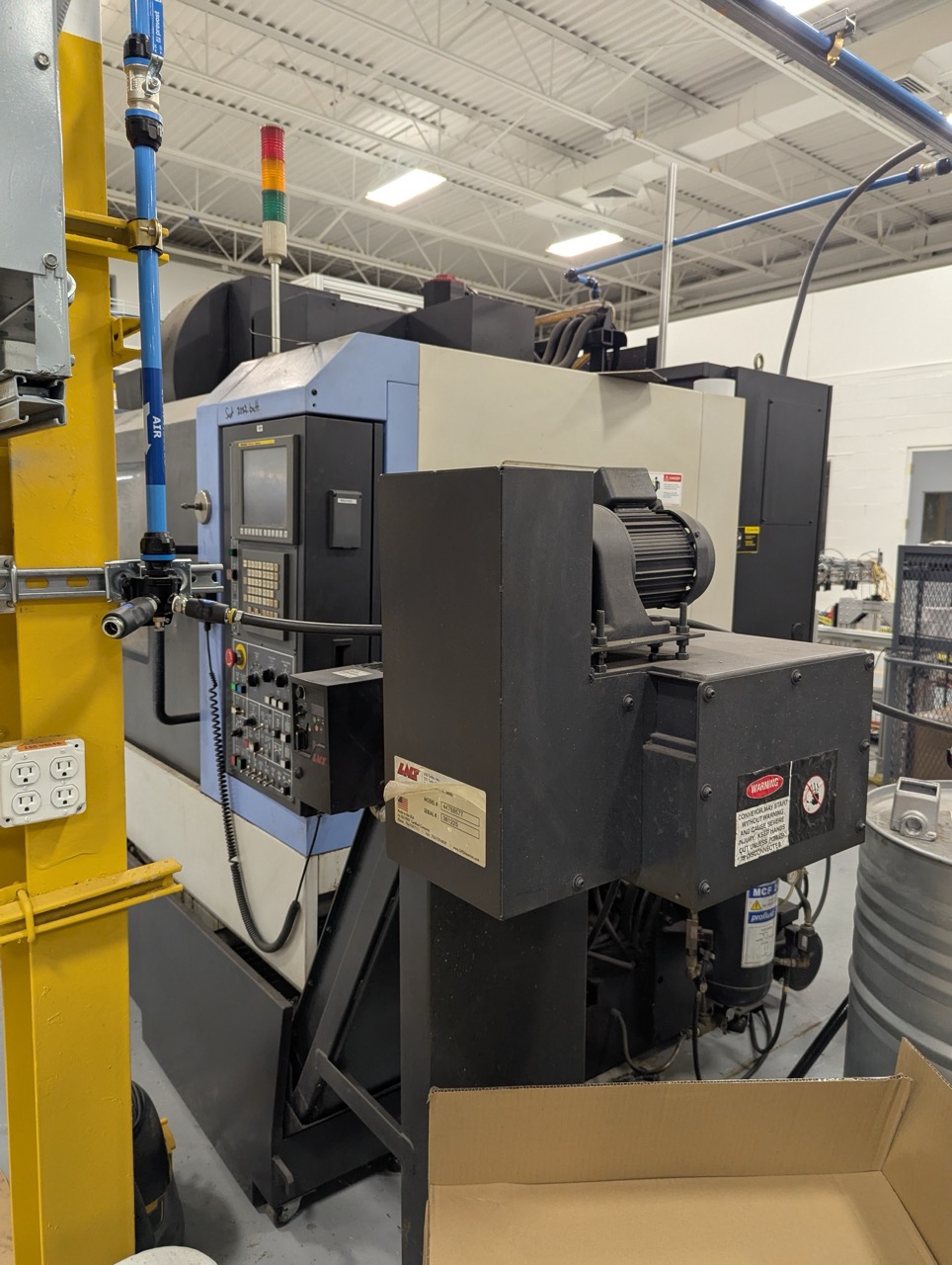 Doosan DNM500 VMC, 2008 - Chip Conveyor - Image 4
