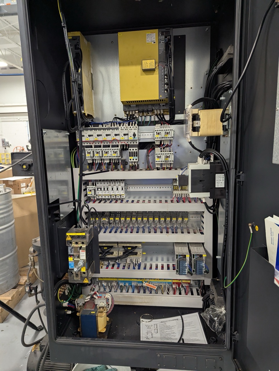 Doosan DNM500 VMC, 2008 - Chip Conveyor - Image 7