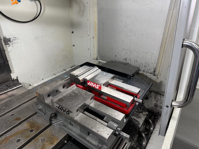 Haas VF-2SSYT VMC, 2006 - TSC, Probing, 4th & 5th Axis Ready - Image 5