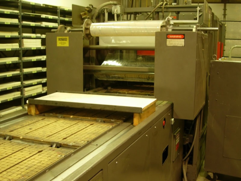 ZED SNT SKIN-N-TRIM HIGH-PRESSURE SKIN PACKAGING MACHINE – 2003 MODEL