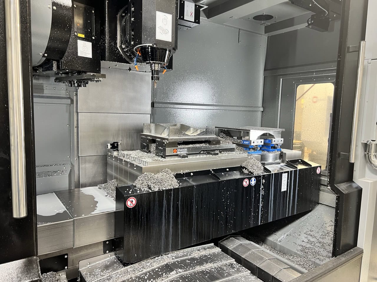 Hurco VMX60-SRTi 5 Axis VMC, 2024 - CTS, Mist Collector, Tooling, Low Hours - Image 4
