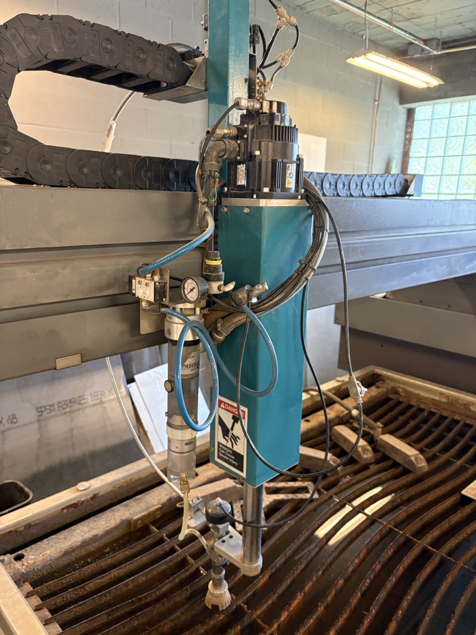 6.5’ x 10’ Flow Mach M2-3120B Waterjet, 2015 - 60,000 PSI - Image 7