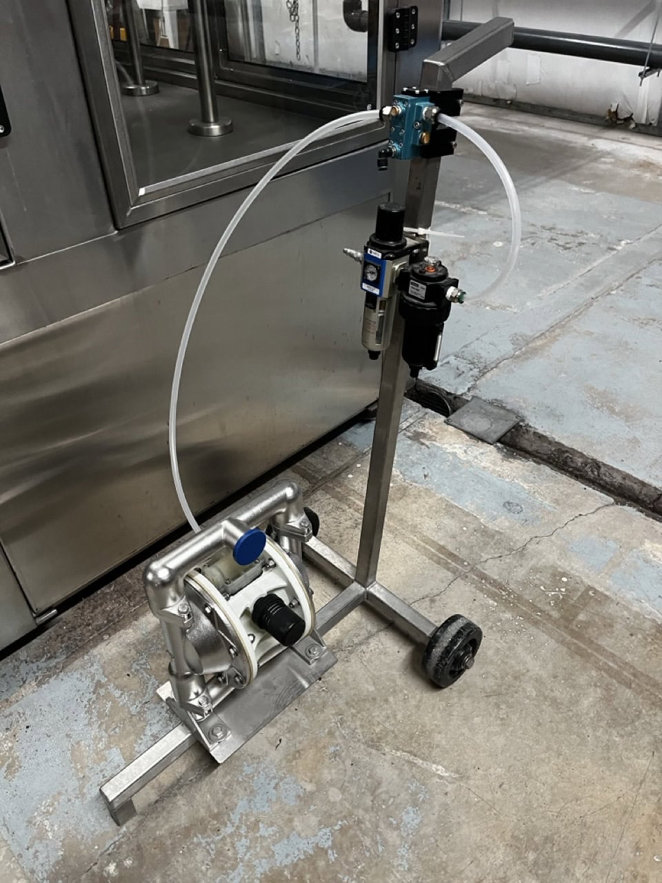 Norland International Complete line with (2) GlassPak66 Monoblock Systems (16oz and 25 Oz) for Glass or Aluminum with Fluid Solutions 3 Head ROPP Capper, 2020: - Image 8