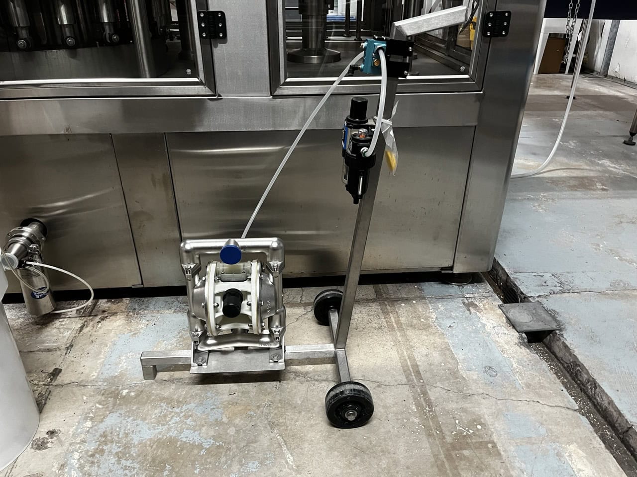 Norland International Complete line with (2) GlassPak66 Monoblock Systems (16oz and 25 Oz) for Glass or Aluminum with Fluid Solutions 3 Head ROPP Capper, 2020: - Image 21