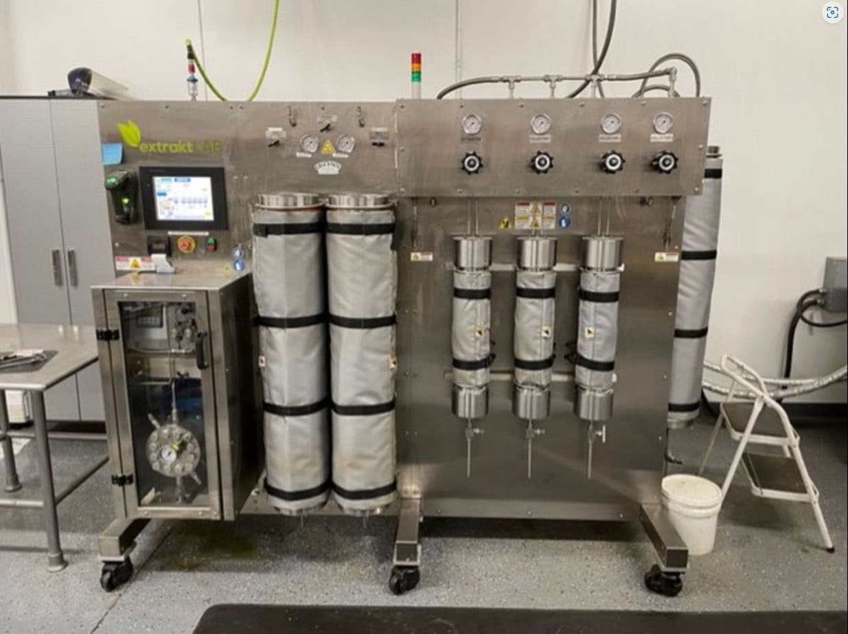 2019 extraktLAB extrakt-140 Supercritical CO₂ Extraction System – Includes Chiller & CO₂ Cage – Cannabis/Hemp Ready