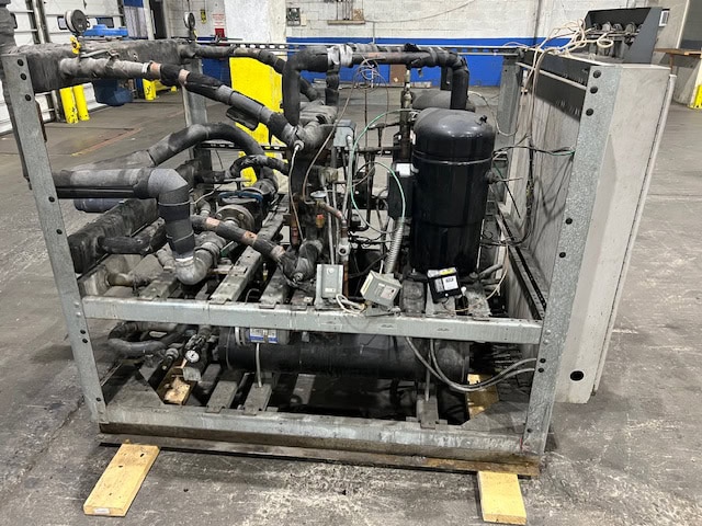30 Ton Advantage CC-30WPT-21HRX Water Cooled Chiller, 2005 - Image 2