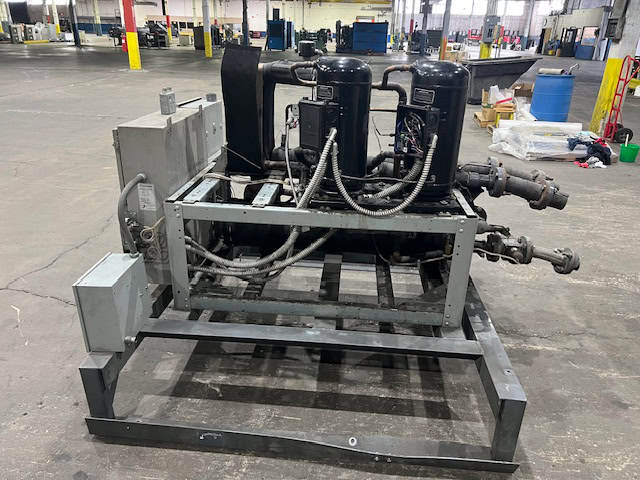 30 Ton Advantage C-30 WPT Water Cooled Chiller, 2009 - Image 4
