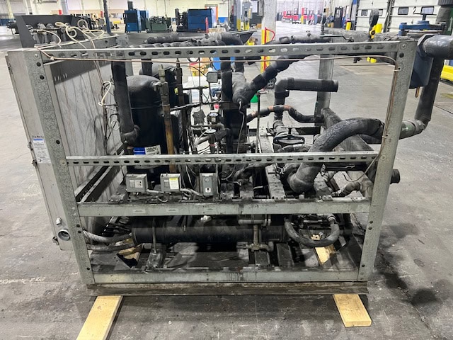 30 Ton Advantage CC-30WPT-21HRX Water Cooled Chiller, 2005 - Image 4