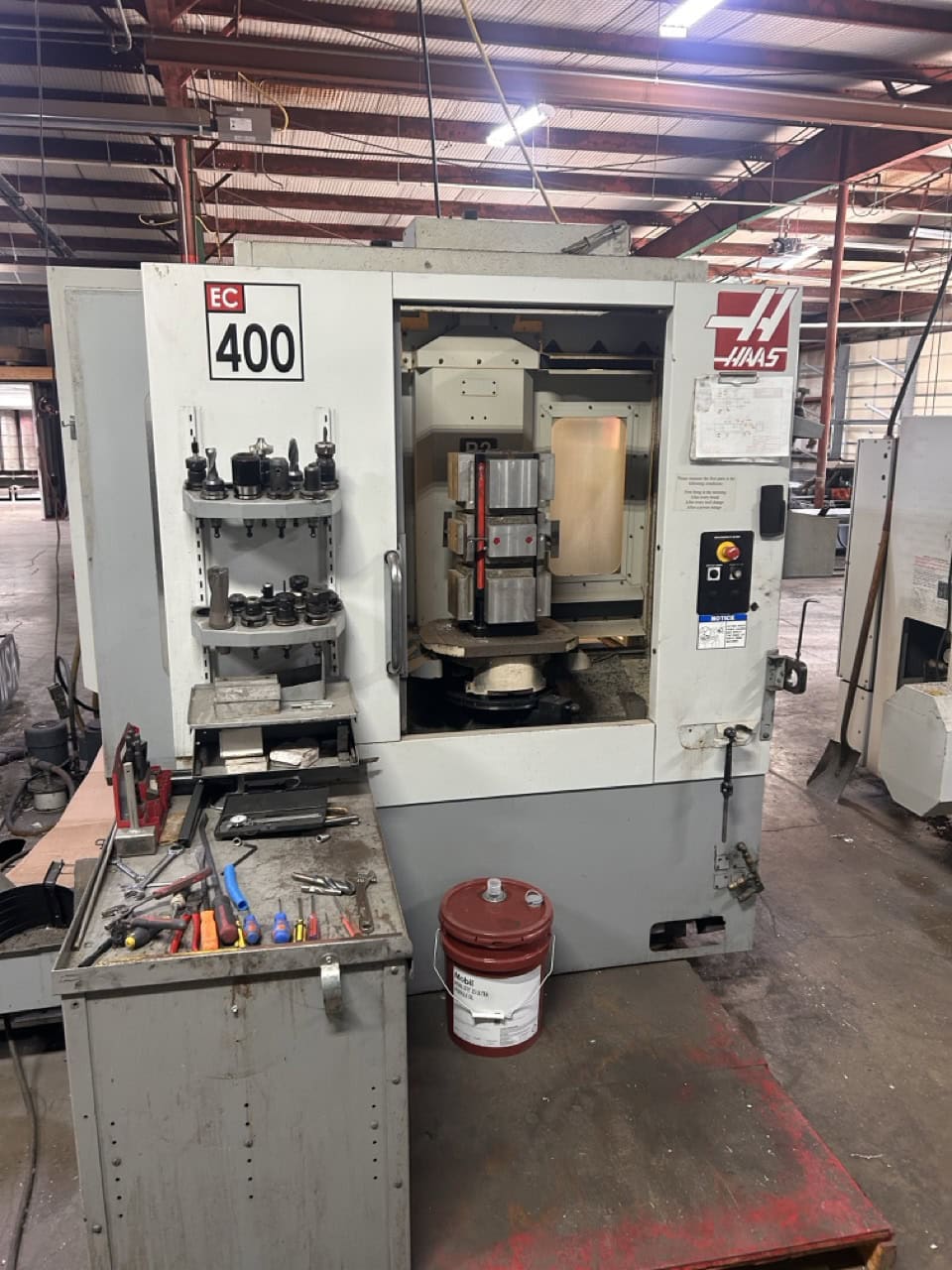 Haas EC-400 Horizontal Machining Center, 2006 - Through Spindle Coolant, Tombstone